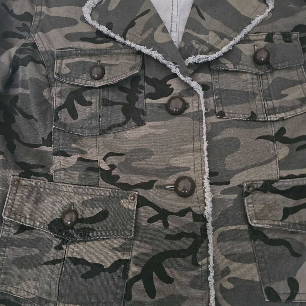 Bailey's Point Camo Print Frayed Trim Buttoned Pockets Jean Jacket Size L (11/13 - Picture 7 of 16